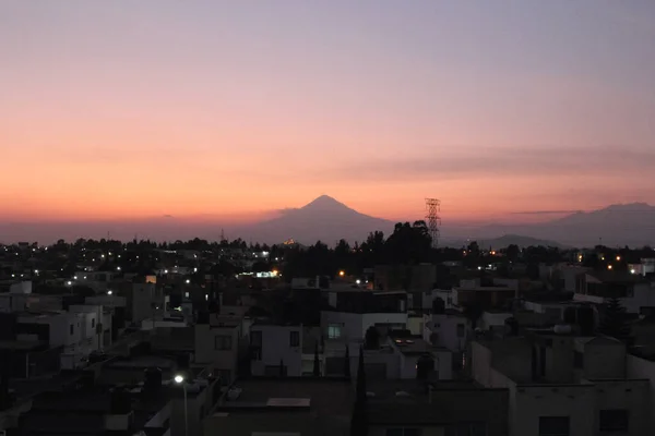 Město Puebla Sopka Popocatepetl Při Západu Slunce Mexiko — Stock fotografie