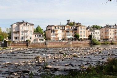 Bad Kreuznach Nahe Nehri, Rhineland-Palatinate, Almanya 'da. Bad Kreuznach ünlü bir spa kasabasıdır. Bad Kreuznach ve Bad Mnster arasındaki tuzlu vadi tarihe gömülmüş eşsiz bir kültürel manzaradır..