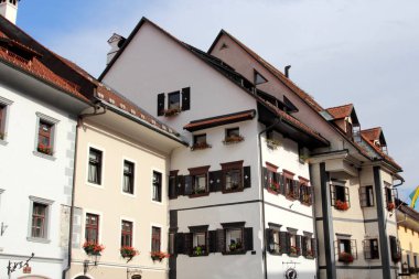 Slovenya, Avrupa 'daki ortaçağ köyü Skofja Loka' nın tarihi mimarisi. Skofja Loka, İnsanlığın Soyut Kültürel Mirası 'nın UNESCO Listesinde yer alan resim ortaçağ setidir..