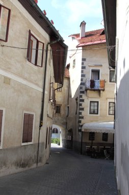 Slovenya, Avrupa 'daki ortaçağ köyü Skofja Loka' nın tarihi mimarisi. Skofja Loka, İnsanlığın Soyut Kültürel Mirası 'nın UNESCO Listesinde yer alan resim ortaçağ setidir..