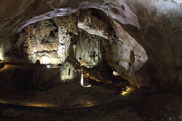 Grottan Emine Bayr Hasar Châteyr Dag Krim Ryssland — Stockfoto