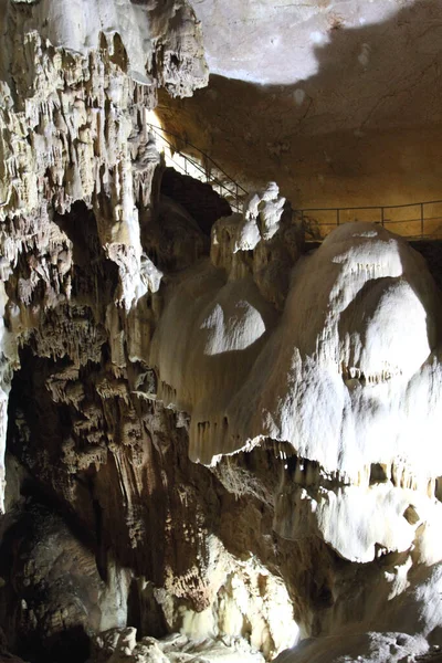 Grottan Emine Bayr Hasar Châteyr Dag Krim Ryssland — Stockfoto