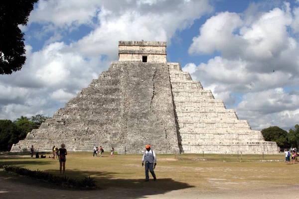Пирамида Майя Чичен Ица Чичен Ица Является Одним Самых Посещаемых — стоковое фото