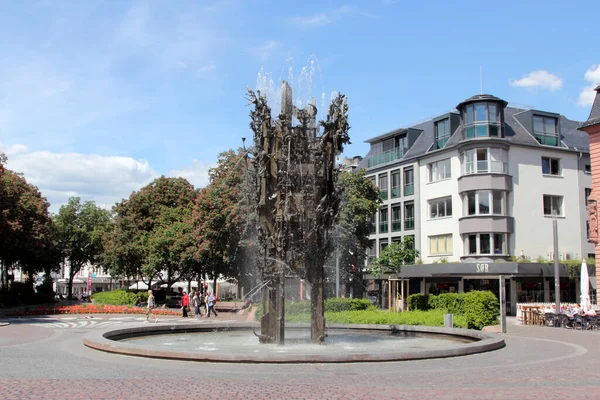 德国莱茵兰 帕拉廷州美因茨著名的嘉年华喷泉 1967年 布莱斯 斯伦格 Blasius Spreng 为了纪念美因茨狂欢节传统的习俗而放弃了喷泉 — 图库照片