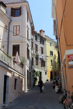 Piran 'da eski dar bir cadde, Slovenya' nın güneybatısında Adriyatik Denizi 'nde.