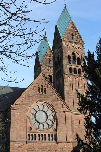 エルロセルキルシュ教会 Erloserkirche ドイツ ヘッセのバート ホムブルクにある福音派教会である — ストック写真