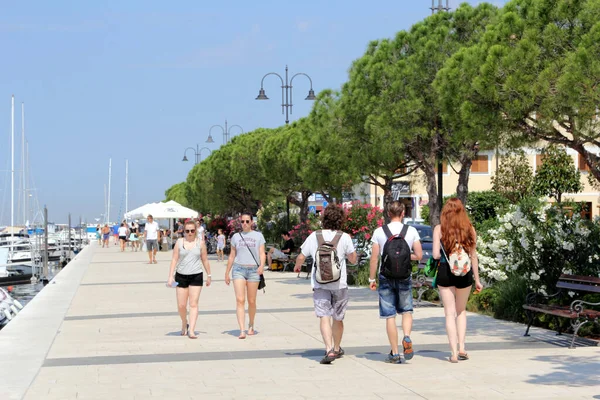 Slovenya 'daki Izola Tatil Köyü. Izola, Slovenya 'nın Adriyatik yarımadasının Adriyatik kıyısında yer alan eski bir balıkçı kasabasıdır..