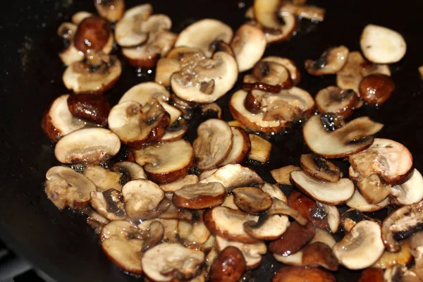 Champignons Cuits Dans Une Casserole — Photo