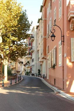 Monako, Avrupa 'daki eski bir kasabada sokak..