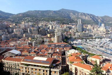 Monte Carlo Monaco 'da üst geçit şehir manzarası.