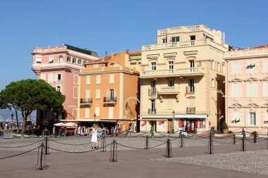 Monaco-Ville, Monako 'daki saray meydanı. Monako Prensi sarayı popüler bir turist merkezidir..
