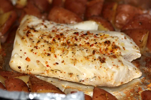 Carne Bacalao Parrilla Con Patata Cena Saludable —  Fotos de Stock