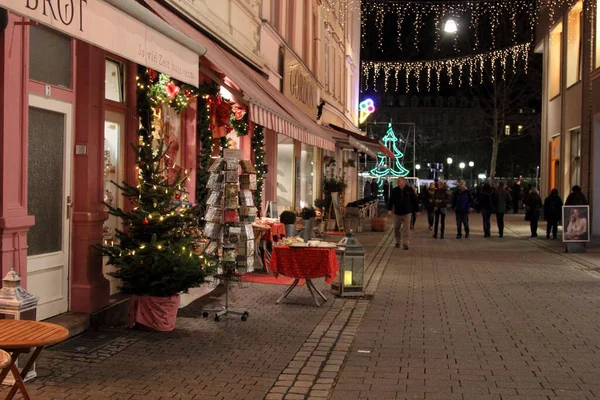 Pessoas Desfrutando Mercado Natal Wiesbaden Hesse Alemanha — Fotografia de Stock