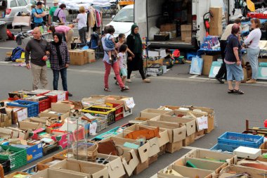 Almanya 'da karman çorman pazar ya da bit pazarı.
