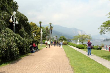 Lago Maggiore 'un manzarası Stresa, Lago Maggiore, İtalya bulvarını oluşturur..