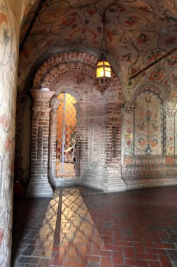 Rusya, Moskova 'daki Kızıl Meydan' daki Aziz Basil katedralinin içi. Pokrovsky Katedrali.