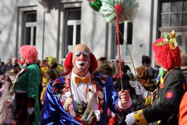 Wiesbaden, Hesse, Almanya 'daki karnaval sokak geçidi.