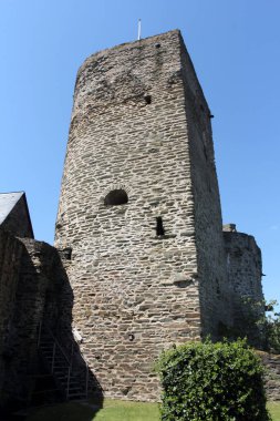 Lahn nehri kıyısındaki Runkel Kalesi, Hesse, Almanya.