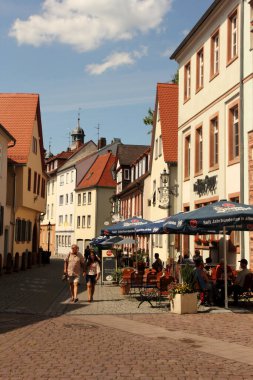 Aschaffenburg, Almanya 'nın Bavyera eyaletinde yer alan bir şehirdir..