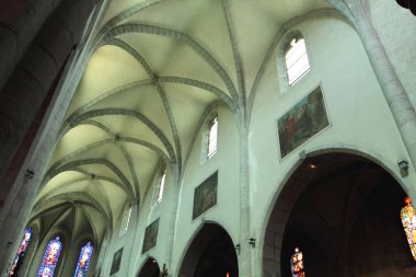 Annecy Katedrali, Fransa. Fransa 'nın Haute Savoie eyaletinin başkenti Annecy' deki Katedral. Annecy, Fransız Venedik 'i olarak bilinir..