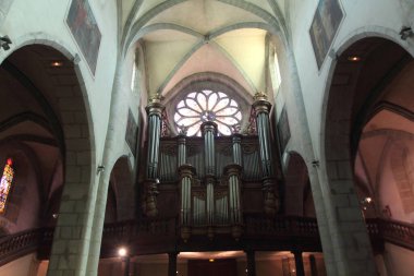 Annecy Katedrali, Fransa. Fransa 'nın Haute Savoie eyaletinin başkenti Annecy' deki Katedral. Annecy, Fransız Venedik 'i olarak bilinir..