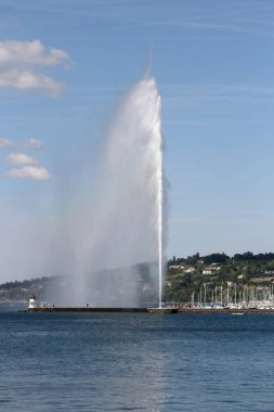 Cenevre ve Cenevre Gölü, İsviçre. Cenevre, İsviçre 'nin en kalabalık ikinci kentidir..