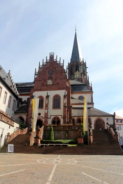 圣彼得和亚历山大大教堂 Basilica Peter Alexander 也被称为Aschaffenburg大教堂 Aschaffenburg Basilica 是德国巴伐利亚下弗朗科尼亚的一座天主教教堂 — 图库照片