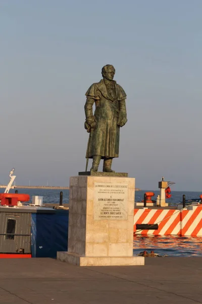 ドイツの科学者アレクサンダー フォン フンボルトの像は メキシコのヒロイカ ベラクルス港にある — ストック写真