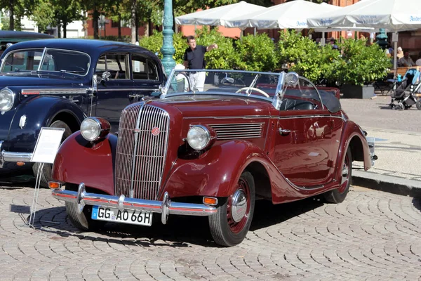 Retro Cars Rallye Kohteessa Wiesbaden Hesse Saksa — kuvapankkivalokuva