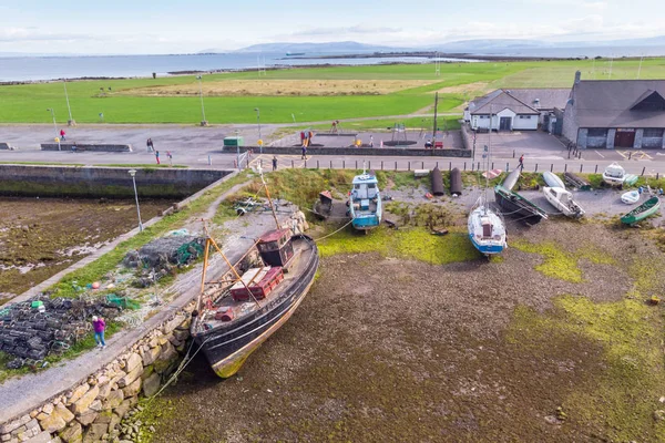 Légi Felvétel Csónakok Mellett Folyó Corrib Galway Írország Galway Öbölre — Stock Fotó