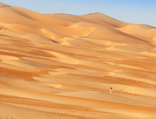 Una Donna Che Fotografa Dune Sabbia Nel Rub Khali Nel — Foto Stock