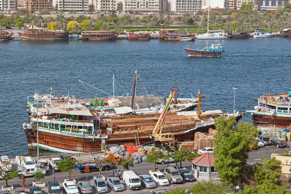 Dubai Uae May 2011 Traditional Wooden Trading Dhows Being Loaded — Stock Photo, Image