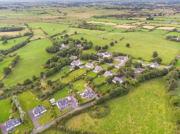 Vista aérea de las casas y granjas irlandesas — Foto de Stock