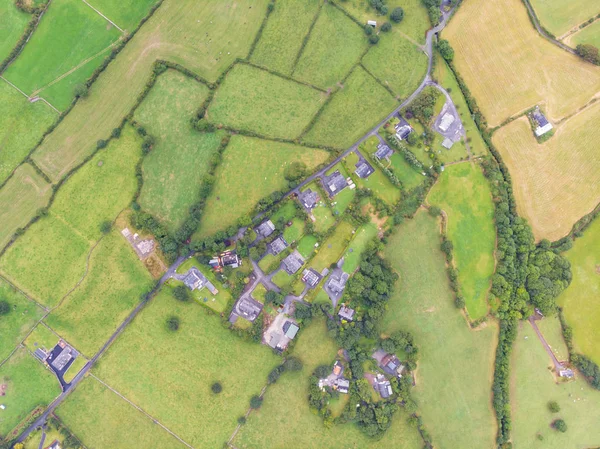 Vista aérea de las casas rurales irlandesas — Foto de Stock