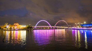 PERTH, AUSTRALIA - 27 Haziran 2020: Elizabeth Quay Köprüsü, Perth, Batı Avustralya 'da Elizabeth Quay' in ikonik bir mimari özelliğidir..