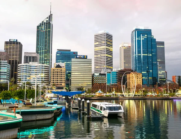 Perth Austrália Junho 2020 Uma Balsa Atracada Elizabeth Quay Projeto — Fotografia de Stock