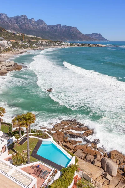 Ein Luxuriöser Wohnblock Mit Blick Auf Den Glamourösen Clifton Beach — Stockfoto