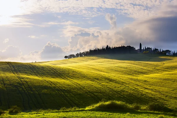 Italië Platteland Landschap Met Cipressen Berg Boerderijen Zonsondergang Heuvels Van — Stockfoto