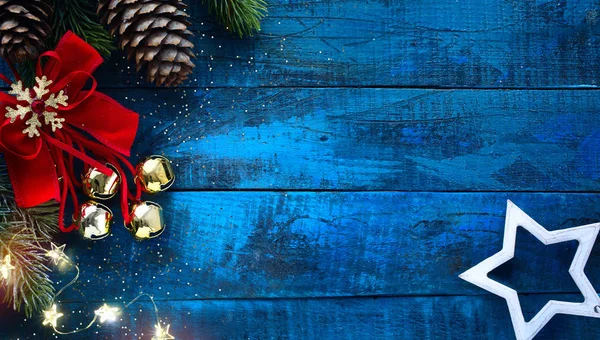 Рождественские Украшения Винтажном Стиле Старой Синей Деревянной Доске — стоковое фото