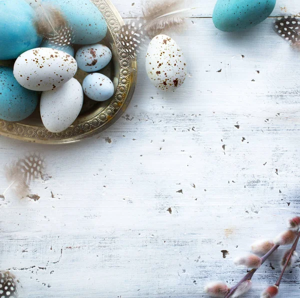 Sfondo Pasqua Soleggiato Con Uova Pasqua Tabl Bianco — Foto Stock