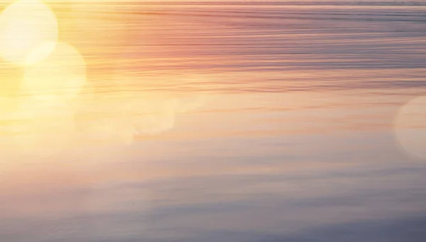 Schöne abstrakte glänzendes Licht und glitzerndes Wasser Sonnenaufgang Backgro — Stockfoto