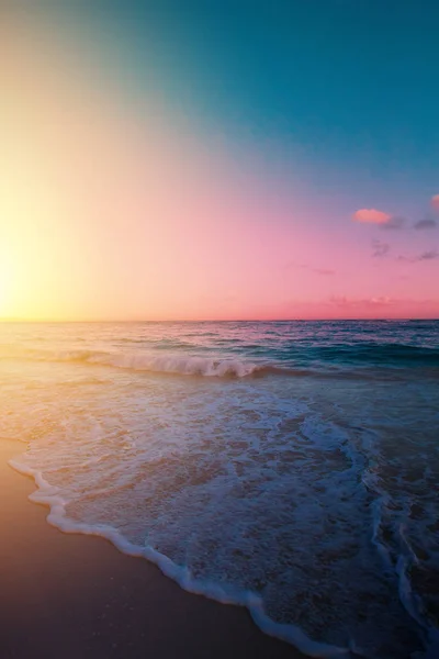 艺术 热带海滩的美丽日出;天堂夏天 — 图库照片
