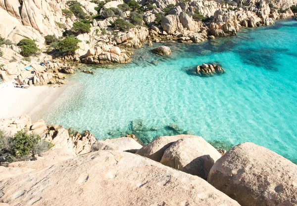 位于撒丁岛La Maddalena群岛国家公园的Caprera岛上Cala Coticcio的全景 — 图库照片