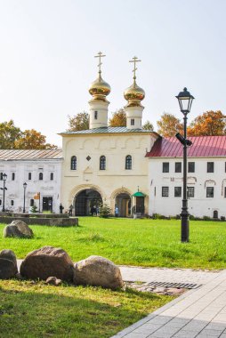 Rusya 'daki Tikhvin Manastırı' nın kutsal kapıları.