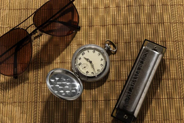 Brown Sunglasses Lie Wooden Mat Next Clock Harmonica — Stock Photo, Image