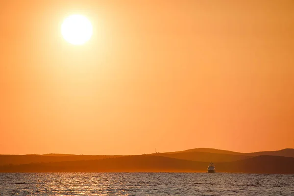 크로아티아의 일몰입니다 오렌지 하늘과 — 스톡 사진