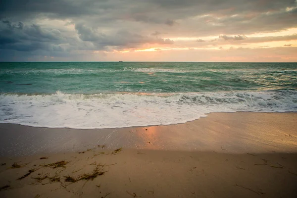 Tidiga Soluppgången Atlanten Sett Från Miami Beach — Stockfoto