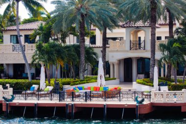 Miami, Fl, Amerika Birleşik Devletleri - 10 Ekim 2016: Villa Star Island, Biscayne Körfezi'nde insan yapımı bir ada. Bazı ünlülerin evleri Sean Combs, Gloria Estefan, Don Johnson, Rosie O'Donnell, Xuxa ve Shaquille O'Neal da dahil olmak üzere bu adada kendi.
