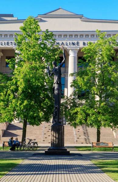 Vilnius Lituânia Maio 2018 Pessoas Com Suas Bicicletas Descansam Frente — Fotografia de Stock