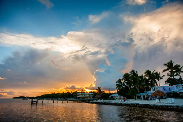 Hermosa Puesta Sol Tranquila Playa Marathon Key Florida Keys Estados — Foto de Stock